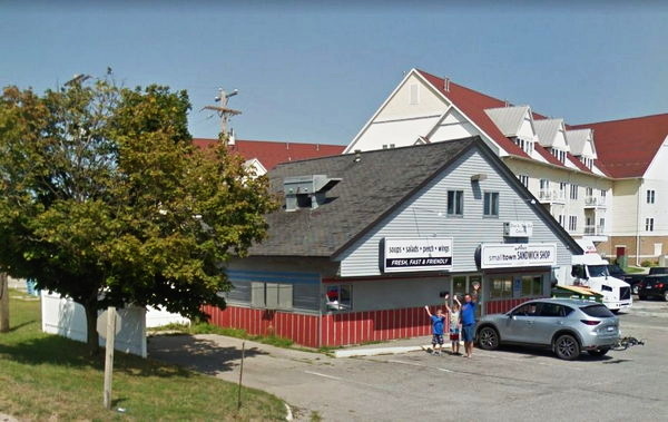 A&W Restaurant - Spring Lake - 909 W Savidge St